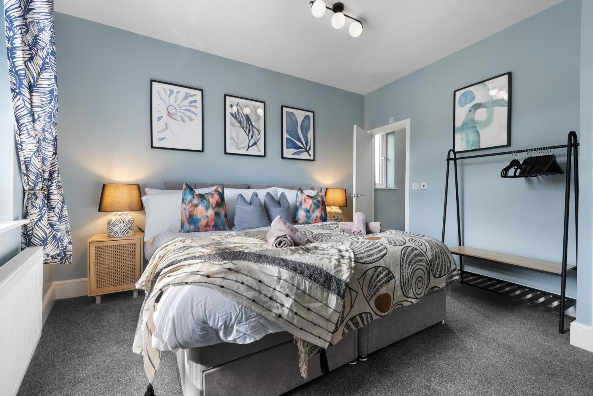 4-Bedroom Stunning Luxe, Spacious & Stylish Design House Bolton, Sleeps 11, With Parking Central Bolton, Links To Manchester, Pet-Friendly, Best For Groups! Work Contractors And Summer Special Offer! - By Blue Puffin Stays Farnworth Екстериор снимка