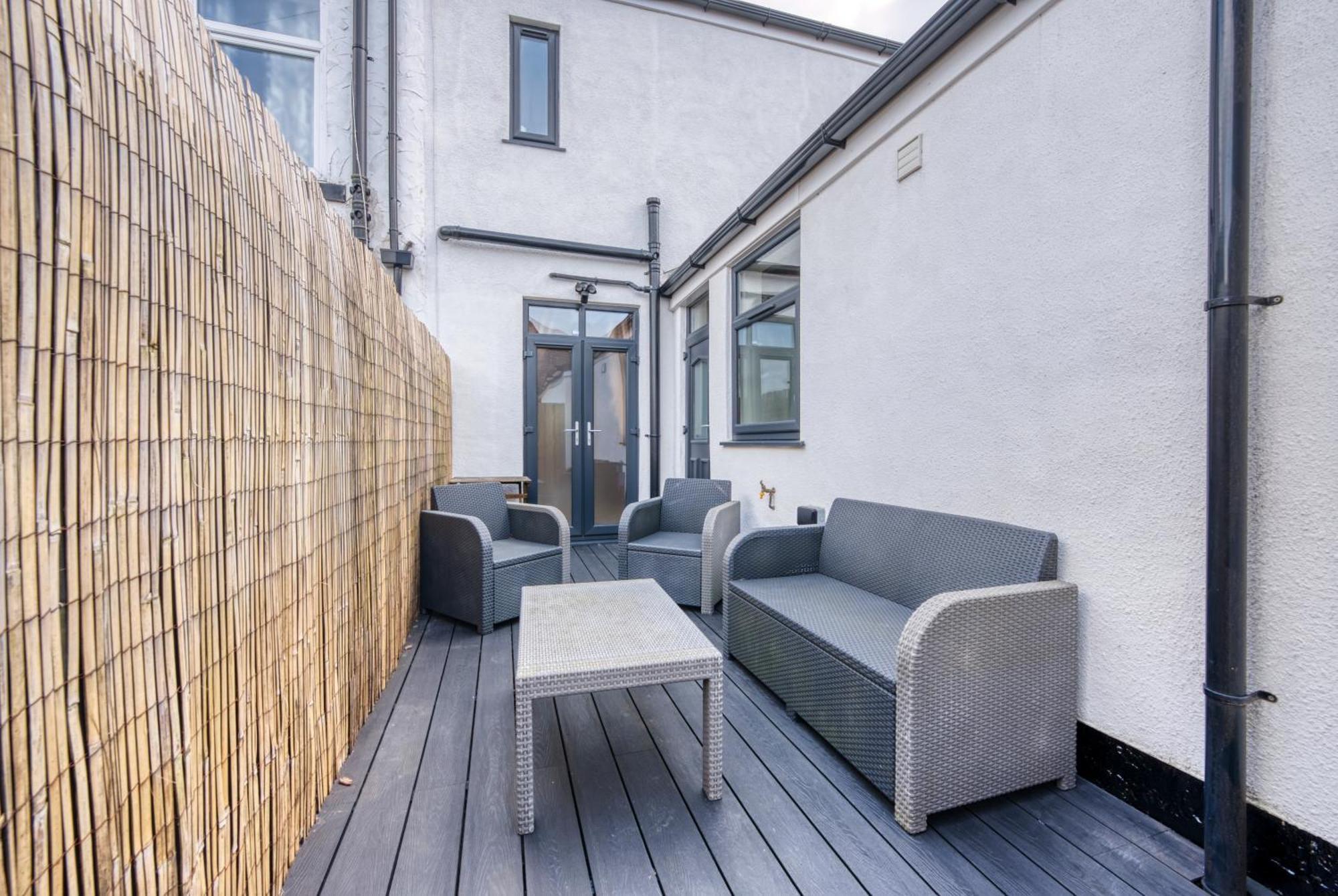 4-Bedroom Stunning Luxe, Spacious & Stylish Design House Bolton, Sleeps 11, With Parking Central Bolton, Links To Manchester, Pet-Friendly, Best For Groups! Work Contractors And Summer Special Offer! - By Blue Puffin Stays Farnworth Екстериор снимка