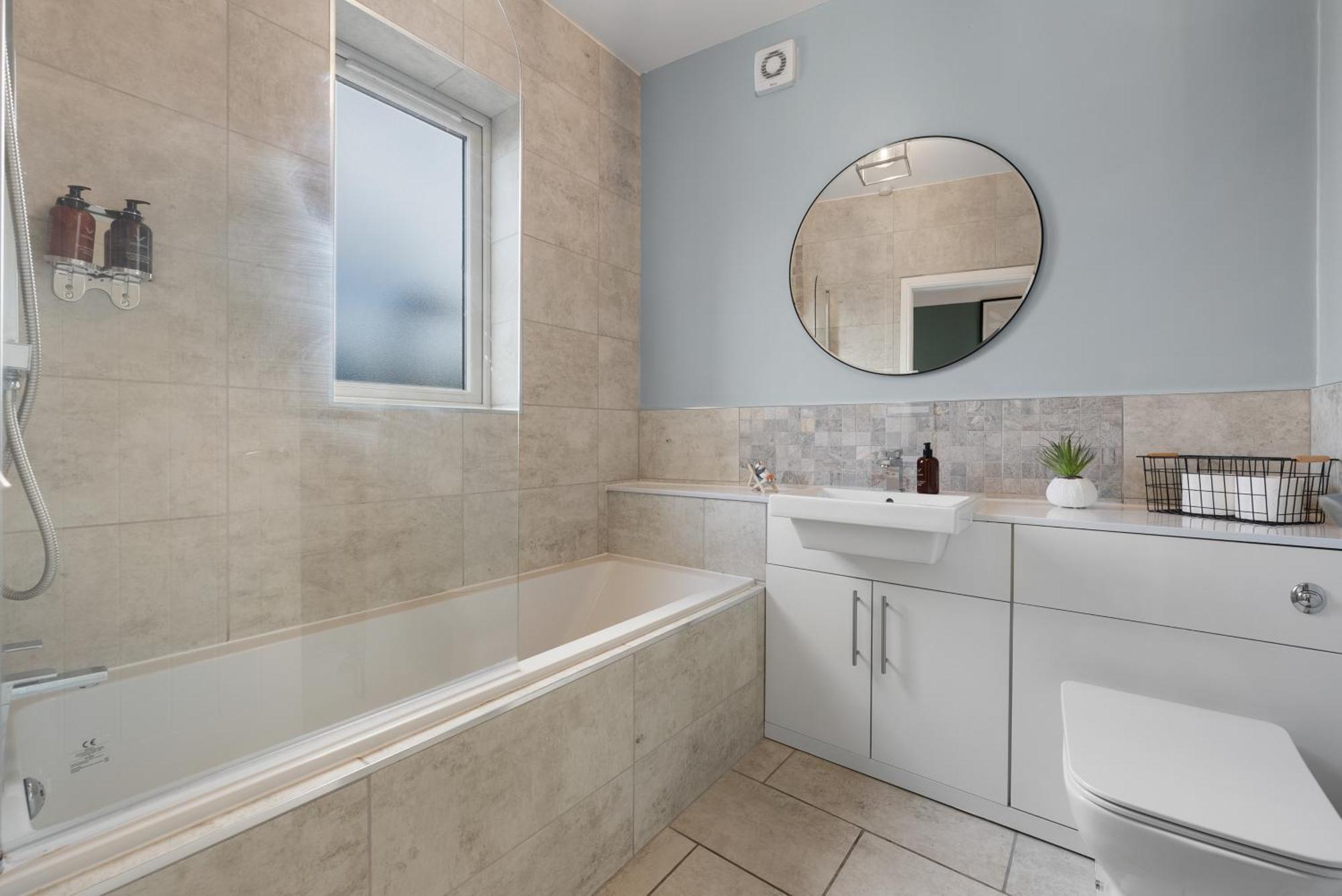 4-Bedroom Stunning Luxe, Spacious & Stylish Design House Bolton, Sleeps 11, With Parking Central Bolton, Links To Manchester, Pet-Friendly, Best For Groups! Work Contractors And Summer Special Offer! - By Blue Puffin Stays Farnworth Екстериор снимка