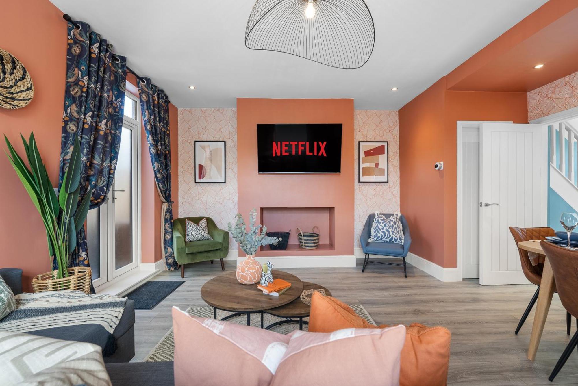 4-Bedroom Stunning Luxe, Spacious & Stylish Design House Bolton, Sleeps 11, With Parking Central Bolton, Links To Manchester, Pet-Friendly, Best For Groups! Work Contractors And Summer Special Offer! - By Blue Puffin Stays Farnworth Екстериор снимка