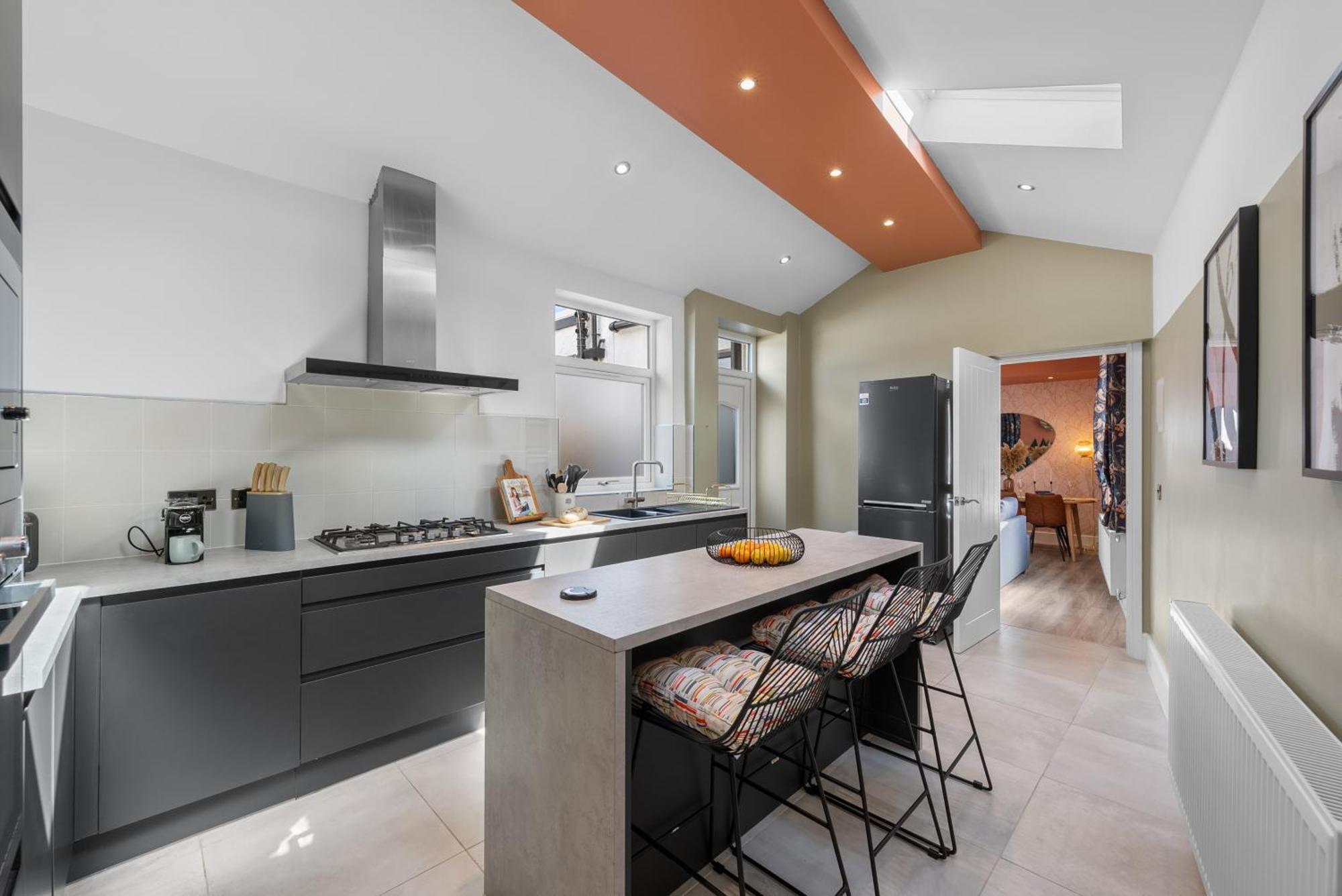 4-Bedroom Stunning Luxe, Spacious & Stylish Design House Bolton, Sleeps 11, With Parking Central Bolton, Links To Manchester, Pet-Friendly, Best For Groups! Work Contractors And Summer Special Offer! - By Blue Puffin Stays Farnworth Екстериор снимка